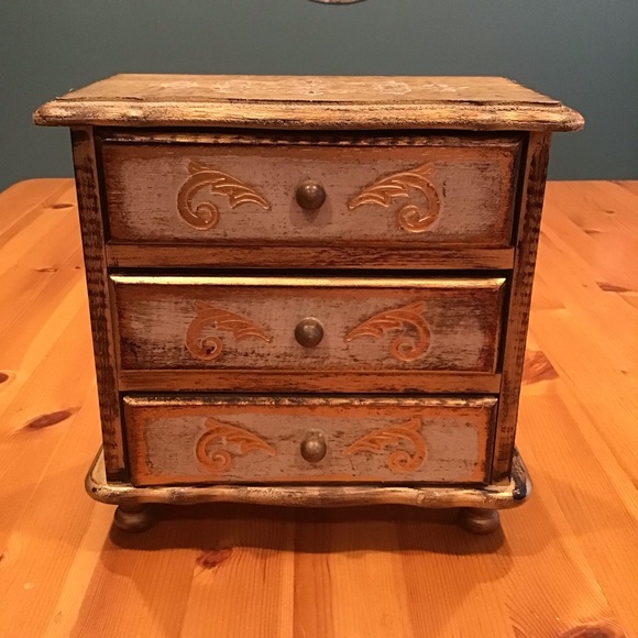 VINTAGE WOODEN FLORENTINE JEWELRY CHEST DRESSERBOX